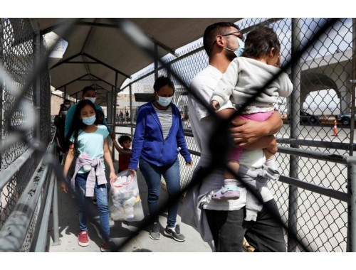 从火锅到枫叶卡：成都人为何把移民中介约在天府三街？